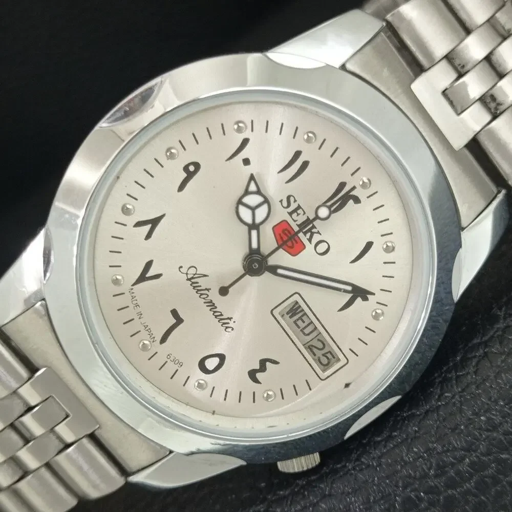Vintage 1981 Seiko Automatic Mens Silver Watch W/daydate & Red accents